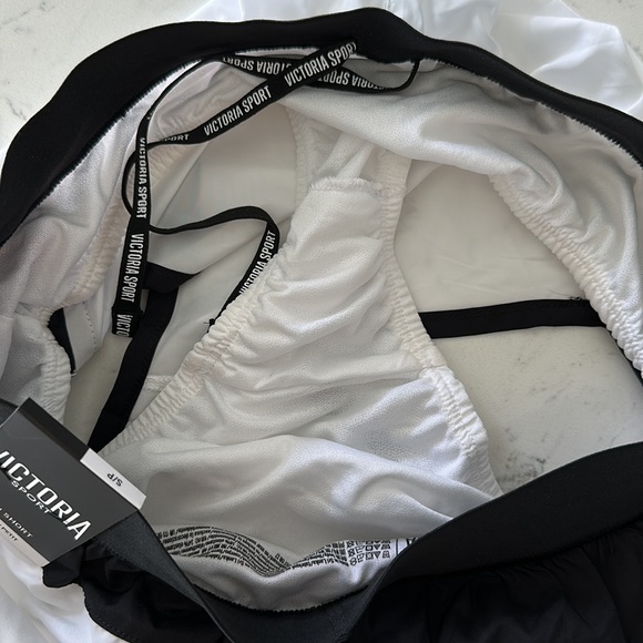 Victoria Sport Run Shorts White Lined - Picture 10 of 10